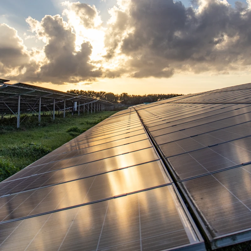 Sonnenuntergang im Solarpark